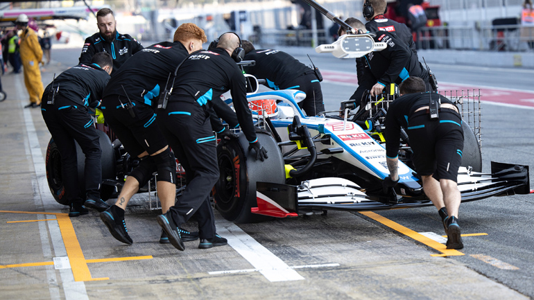 Περικοπές μισθών και αναστολές συμβάσεων από τη Williams