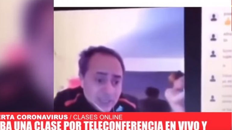 Viral: Καθηγητής κάνει μάθημα και εμφανίζεται η γυναίκα του γυμνή