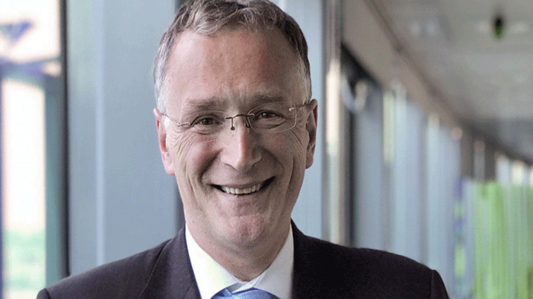 Παραιτήθηκε ο επικεφαλής επιστήμονας της ΕΕ διαφωνώντας για την πολιτική έναντι της νόσου Covid-19