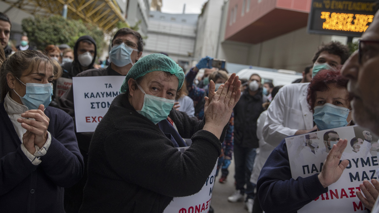 «Γιατί η Ελλάδα έχει τόσο λίγους νεκρούς και κρούσματα;» διερωτάται η Ιταλική Corriere della Sera