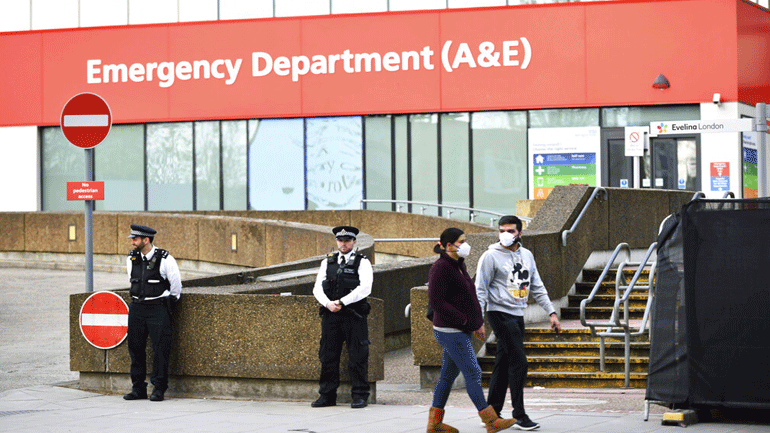 Βρετανία: Σταθερή η κατάσταση του πρωθυπουργού – Παραμένει στην εντατική