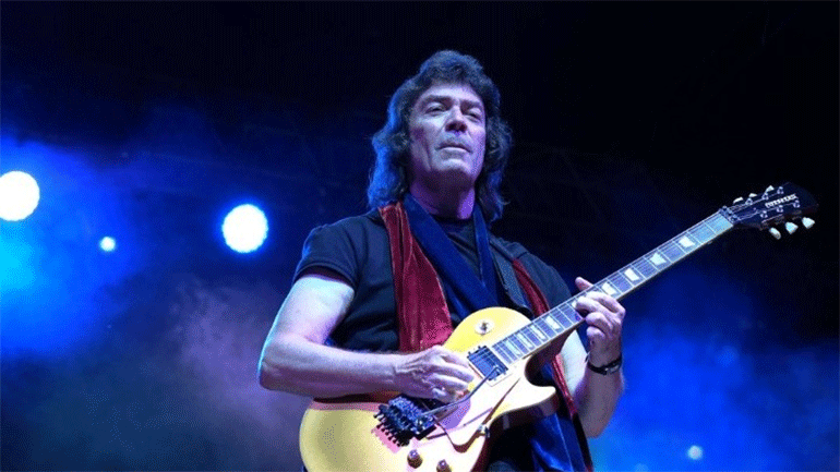 Από το σπίτι του, ο Steve Hackett των Genesis παίζει «Blood on the Rooftops»
