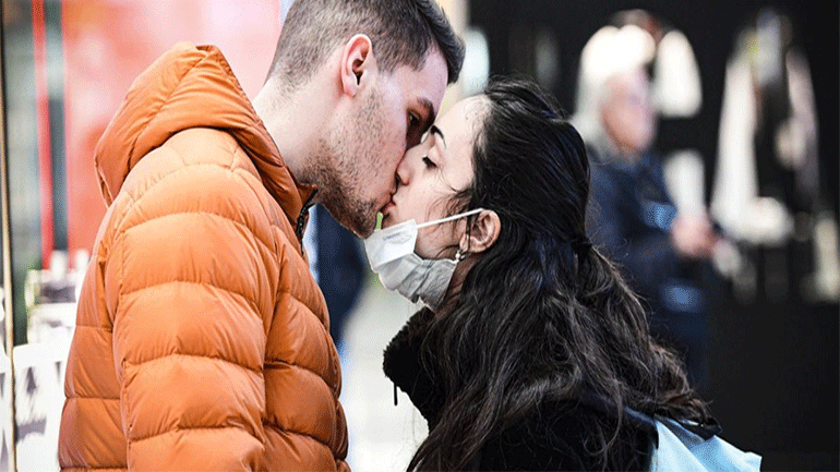 «Ο έρωτας στα χρόνια του Κορωνοϊoύ»: Σειρά για την πανδημία γυρίζει η τσεχική τηλεόραση