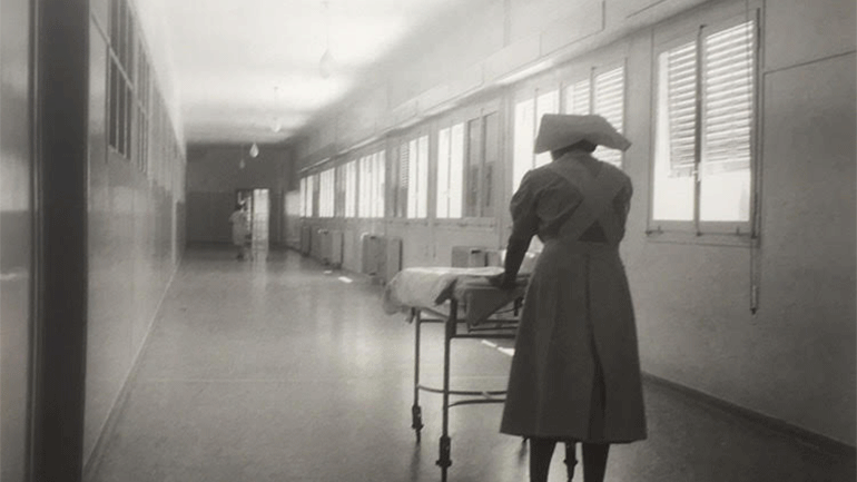 Το ευχαριστώ του Μουσείου Μπενάκη στους νοσηλευτές – Με ένα κλικ της Βούλας Παπαϊωάννου από το ’45