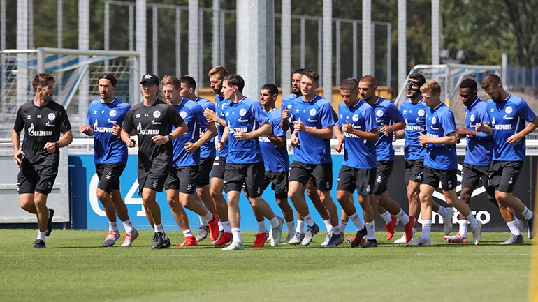 Η Σάλκε ζητά από τους κατόχους διαρκείας να αρνηθούν την έκπτωση