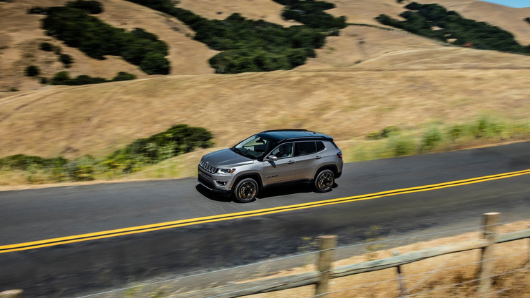 Έχει ικανότητα ρυμούλκησης 1.500 κιλά, μεταφέροντας χωρίς πρόβλημα ένα τροχόσπιτο 