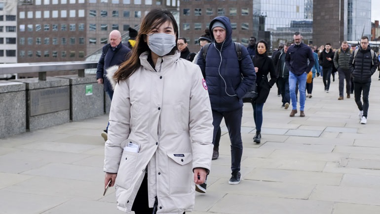 Πρέπει να φοράμε όλοι μάσκα για να αναχαιτιστεί η επιδημία;