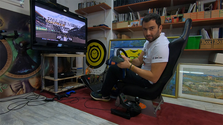 To σίγουρο είναι πως με το... μένουμε σπίτι θα παίξουμε πολλές ώρες Play Station!