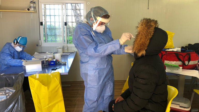 Κλιμάκια του ΕΟΔΥ στα Κέντρα Φιλοξενίας Μεταναστών Ριτσώνας και Μαλακάσας