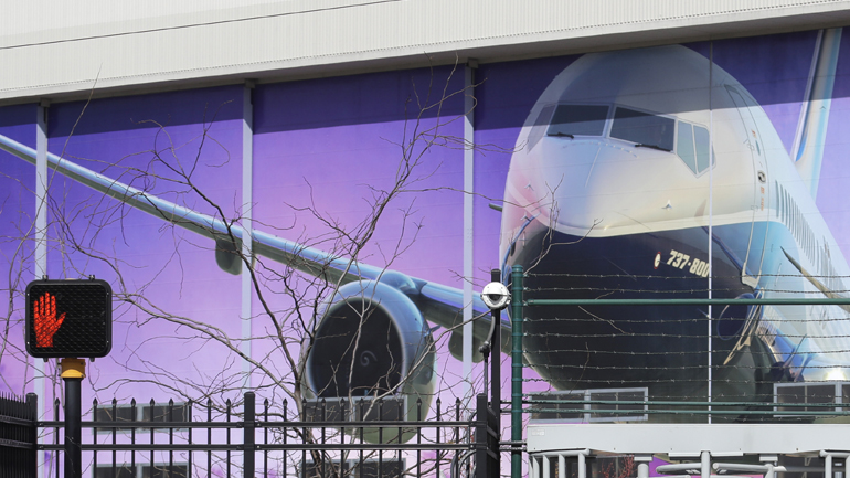 Covid-19: Η Boeing μελετά σχέδιο μείωσης του προσωπικού της κατά 10%