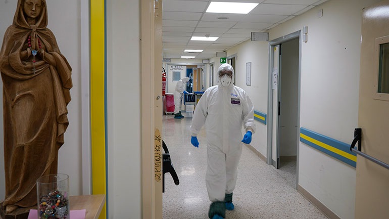 Οδηγίες για ασθενείς με COVID-19 που εξέρχονται από το νοσοκομείο