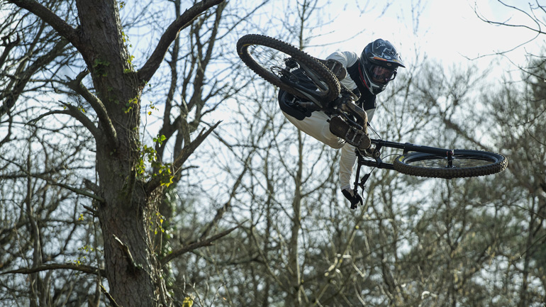 ‘Glow in the Dark’ – Ένα Must Watch βίντεο