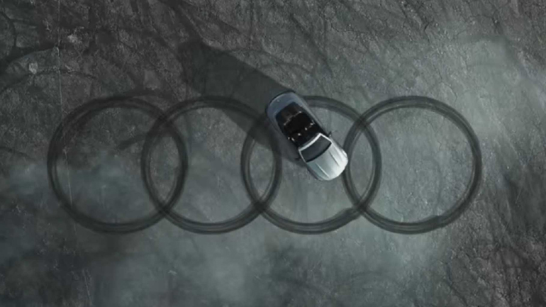 Η Mercedes-AMG σχεδιάζει ντριφτάροντας το σήμα της Audi