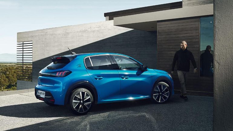 H Peugeot κάνει συντήρηση στα αυτοκίνητα από το σπίτι!