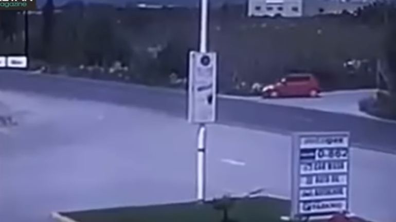 Εικόνες – σοκ: Σφοδρή σύγκρουση Πυροσβεστικού οχήματος με Ι.Χ. στο Τυμπάκι