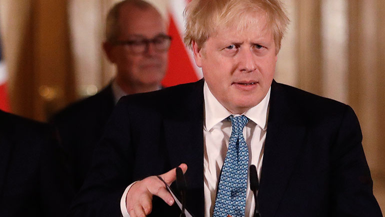 Περπατά στον θάλαμο της κλινικής ο Μπόρις Τζόνσον