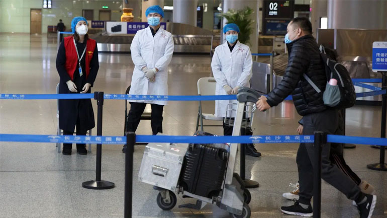 Αεροσκάφος με 300 Ευρωπαίους που είχε προσγειωθεί στο Γουαγιακίλ του Ισημερινού αναμένεται στο Παρίσι