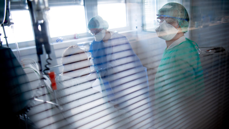 Ελβετία: Οι θάνατοι από κορωνοϊό ξεπέρασαν τους 800