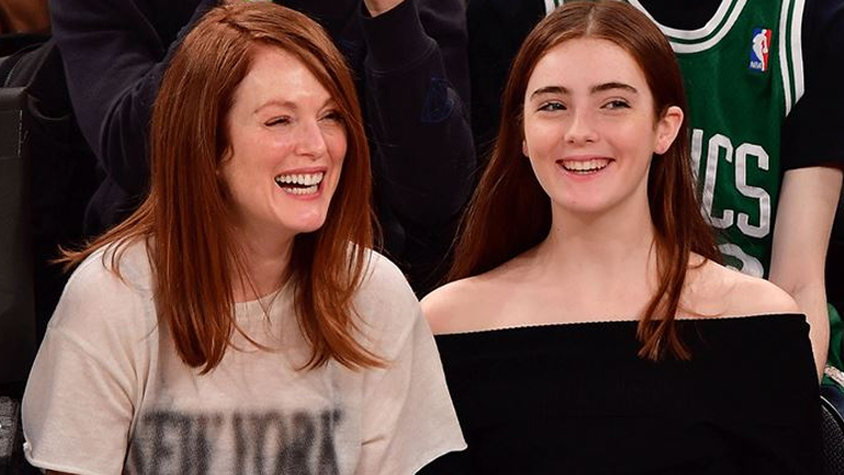 Julianne Moore: Οι τρυφερές ευχές για τα 18α γενέθλια της κόρης της
