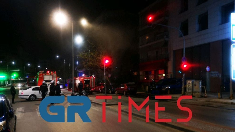 Θεσσαλονίκη: Εμπρηστική επίθεση σε οχήματα των ΕΛΤΑ