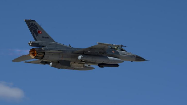 Ζεύγος τουρκικών αεροσκαφών πέταξε δύο φορές πάνω από τη Λέσβο