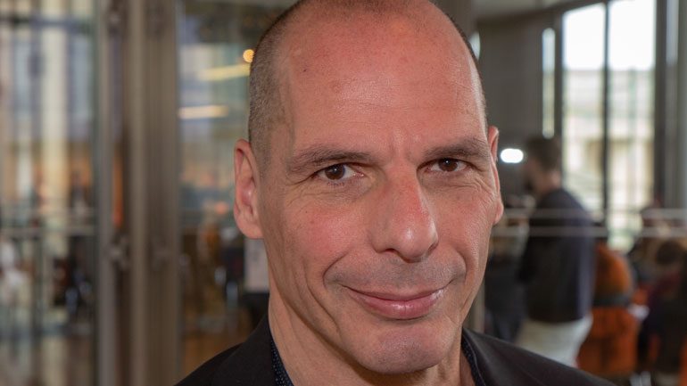 Ο Γιάνης Βαρουφάκης «έσπασε» την καραντίνα και πήγε στην Αίγινα