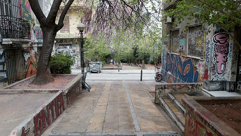 Εξάρχεια: «Έχω ξαναδεί την πλατεία έτσι άδεια σε μια φωτογραφία του 1936»