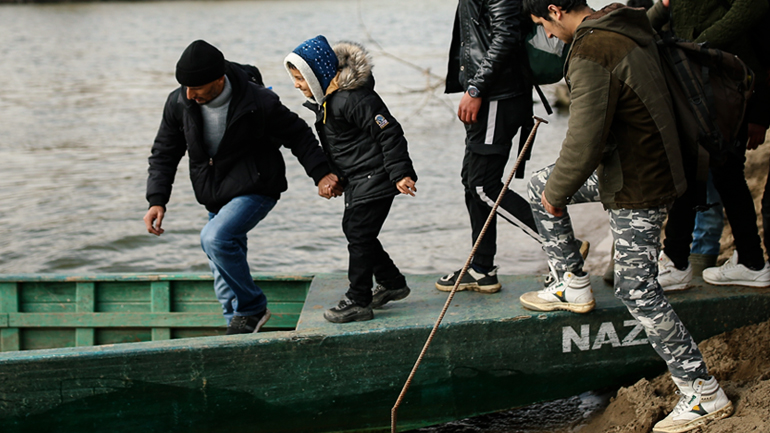 Μετανάστες με κορωνοϊό στέλνει ο Ερντογάν