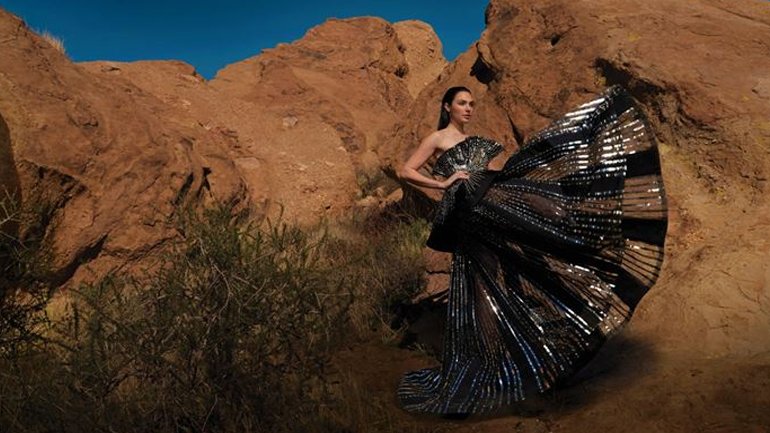 Η εντυπωσιακή φωτογράφιση της Gal Gabot στην έρημο για τη Vogue!