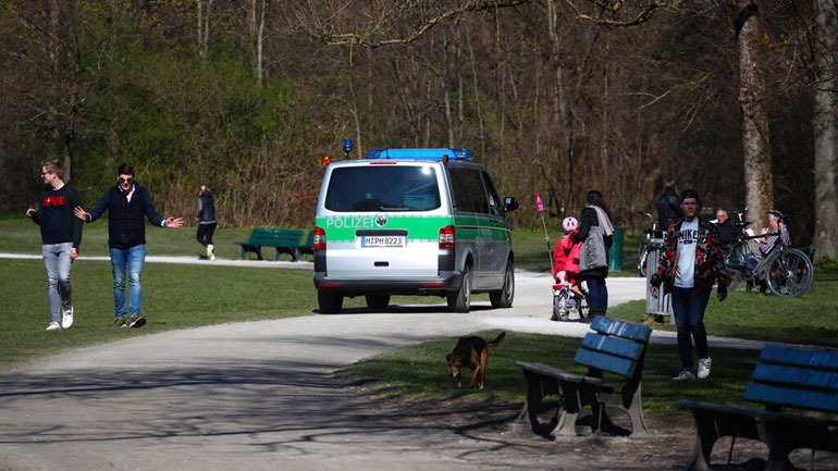 Γερμανία: Επεισόδια κατά την επιβολή των περιοριστικών μέτρων για τον κορωνοϊό