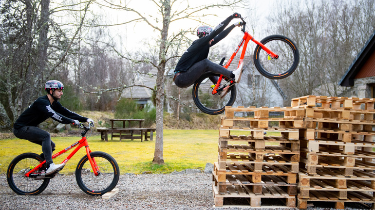 Πώς θα κάνεις Bump Hop