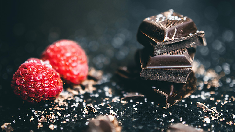 Η μαύρη σοκολάτα δίνει ενέργεια και το πράσινο τσάι ηρεμία