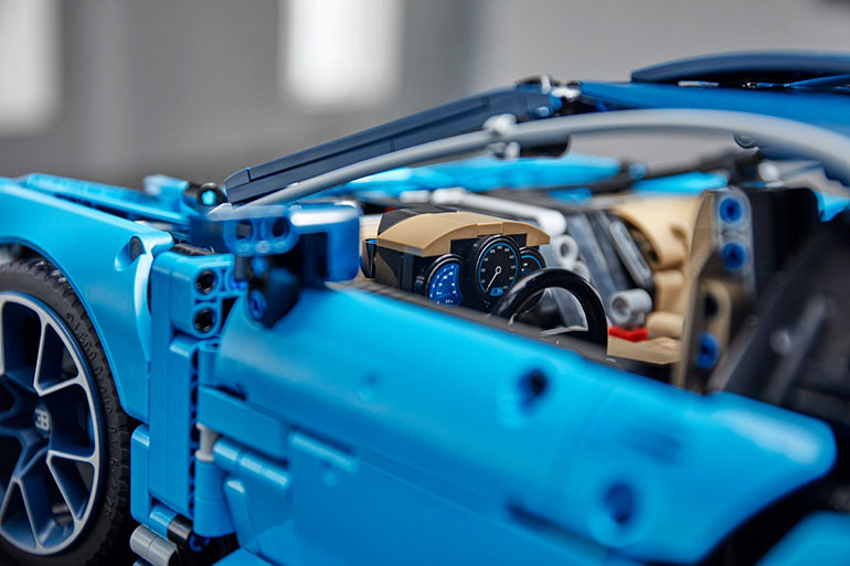 Ακόμα και... πίνακα οργάνων έχει η Bugatti Chiron by Lego!