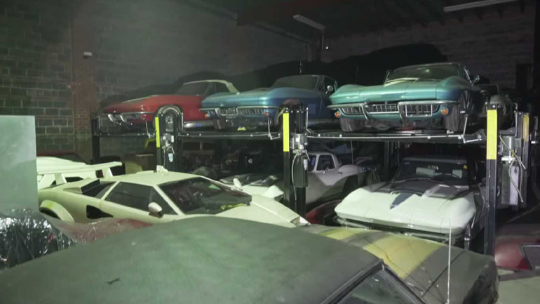 Βρέθηκαν σε αποθήκες 300 σπάνια οχήματα