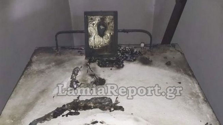Διαρρήκτες έκαψαν το ιερό σε εκκλησάκι στη Λαμία