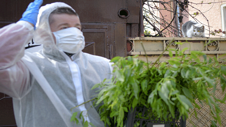 Μέτρα για τη στήριξη της οικονομίας ζητεί η Ρουμανία