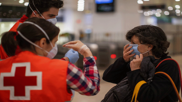 Π.Ο.Υ.: «Δεν θα πρέπει να περιμένουμε το εμβόλιο τους επόμενους 12 μήνες»