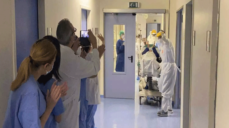 Θριάσιο: Ασθενής με κορωνοϊό βγαίνει από τη ΜΕΘ και όλοι ξεσπούν σε χειροκροτήματα