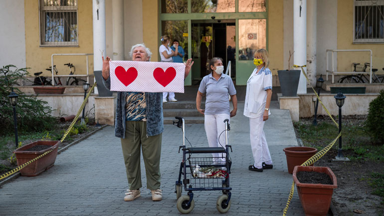 Βρετανία: «Σιωπηλοί θάνατοι» από τον κορωνοϊό στους οίκους ευγηρίας