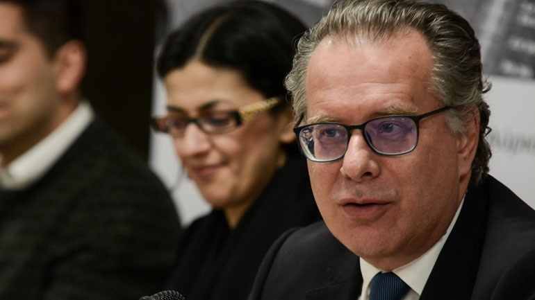 Τηλεφωνική επικοινωνία του Κουμουτσάκου με τον Τζ. Πάιατ