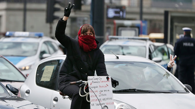 Πολωνία: Διαδήλωση κατά της απαγόρευσης των αμβλώσεων, παρά την πανδημία του κορωνοϊού