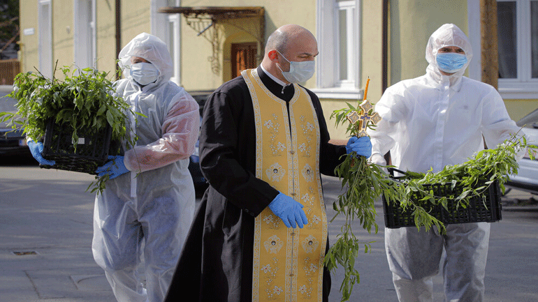 Ρουμανία: Αποφασίστηκε η κατ’ οίκον διανομή του Αγίου Φωτός