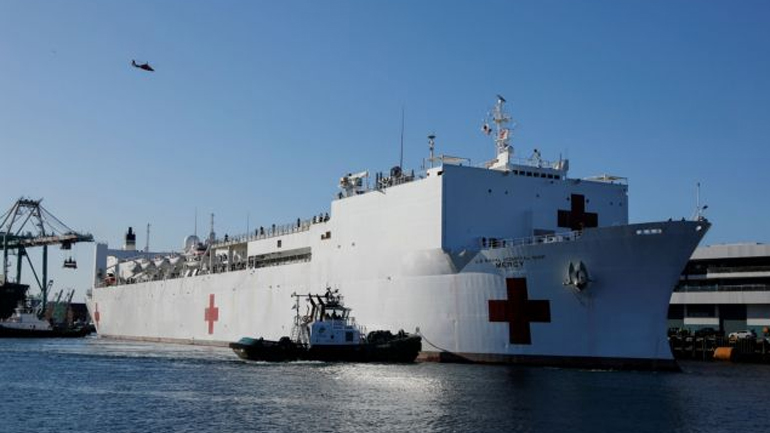 Επτά κρούσματα μεταξύ του ιατρονοσηλευτικού προσωπικού σε πλοίο-νοσοκομείο που στάλθηκε στο Λος Άντζελες