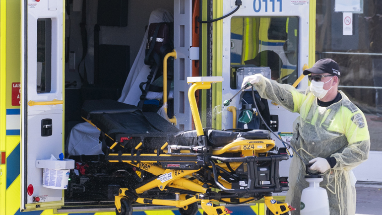 Νέο αρνητικό ρεκόρ στις ΗΠΑ: Πάνω από 2.200 νεκροί σε μία ημέρα