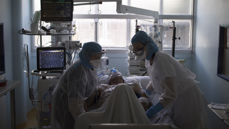 Θλιβερό ρεκόρ θανάτων στη Γαλλία: 1.438 νεκροί σε ένα 24ωρο