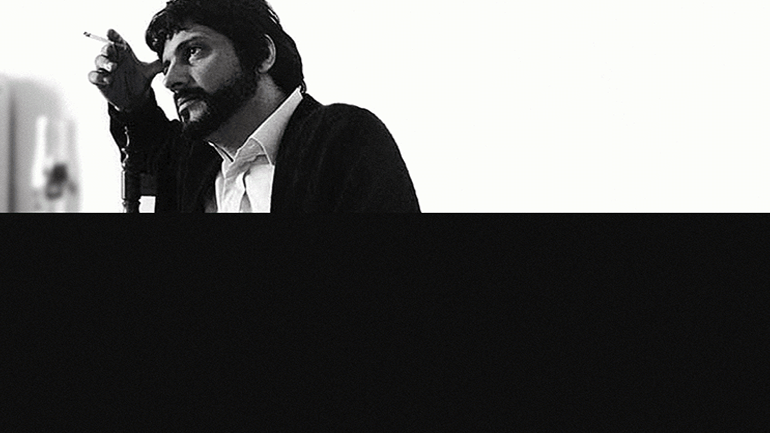 Tο ντοκιμαντέρ για τον Νίκο Νικολαΐδη «Σκηνοθετώντας την Κόλαση» online