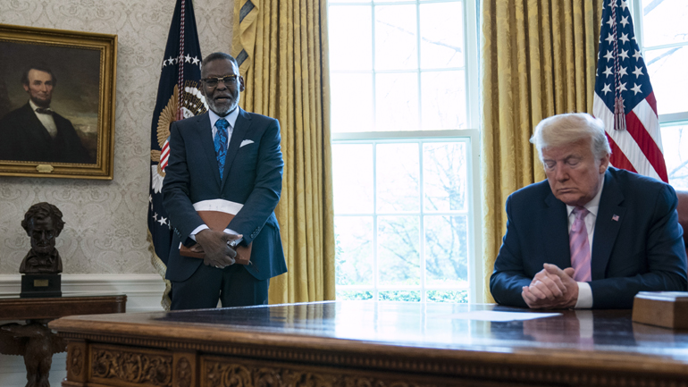 ΗΠΑ: «Covid-19 ή 19η Covid»: σύμβουλος του Ντόναλντ Τραμπ προκαλεί σύγχυση