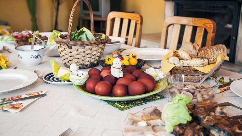 Πόσες θερμίδες έχουν τα φαγητά στο πασχαλινό τραπέζι;