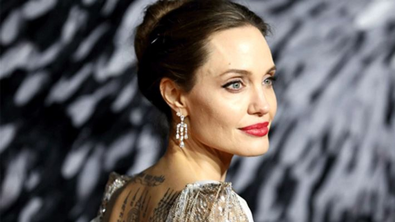 Angelina Jolie: «Πρέπει να αγαπάμε ο ένας τον άλλον ιδιαίτερα αυτή την εποχή»
