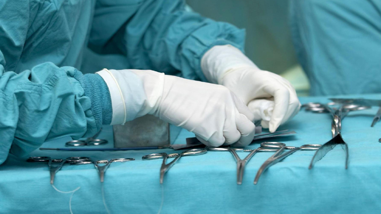 O πρόεδρος της ΠΟΕΔΗΝ στο zougla.gr: «H λίστα αναμονής για τακτικά χειρουργεία θα φτάσει μέχρι και τα 2 χρόνια»